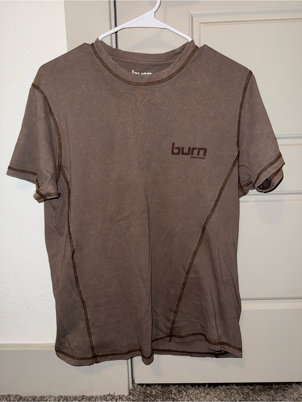 Burn Contrast-Stitched Short Sleeve Crewneck Tee in Brown
